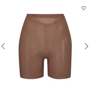 Skims Sheer Low Back Short (BRAND NEW)